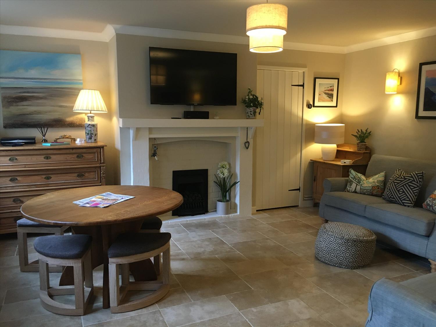 Living area, oak dining table, free wifi, tv, porcelain limestone floor @NorfolkCoastline